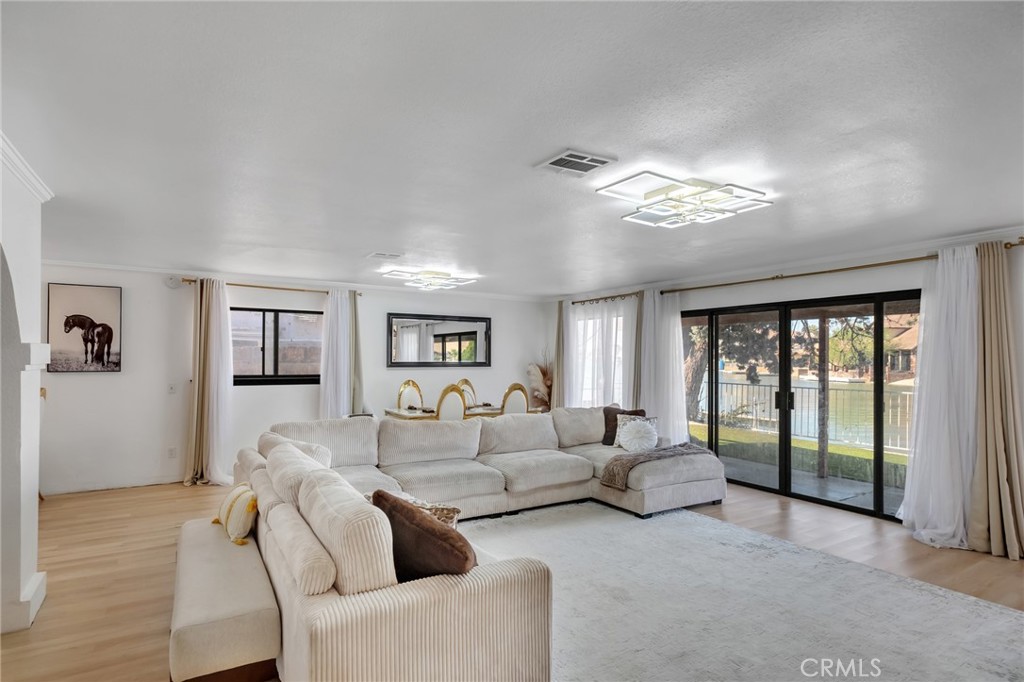 18262 Harbor