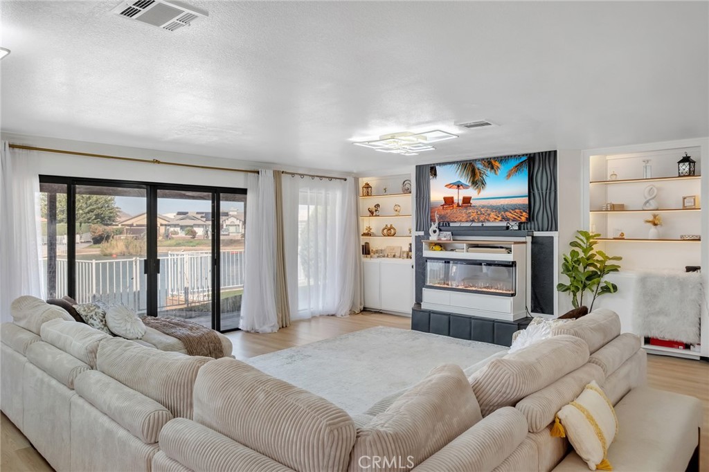 18262 Harbor