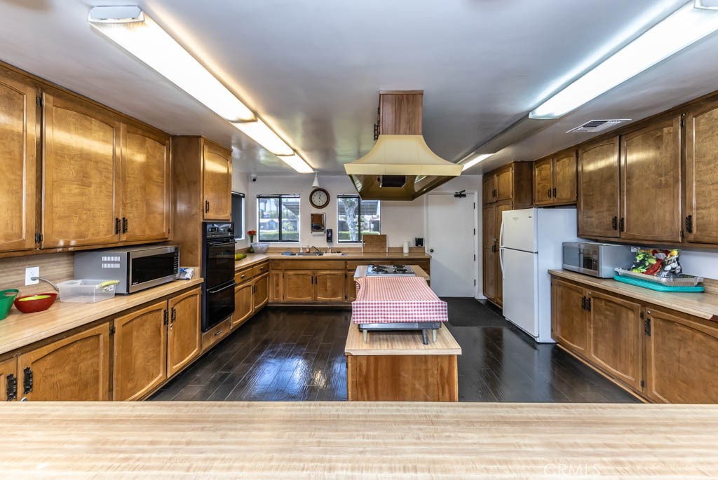 13381 Magnolia Avenue 176