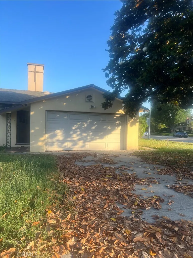 6882 N San Gabriel Boulevard