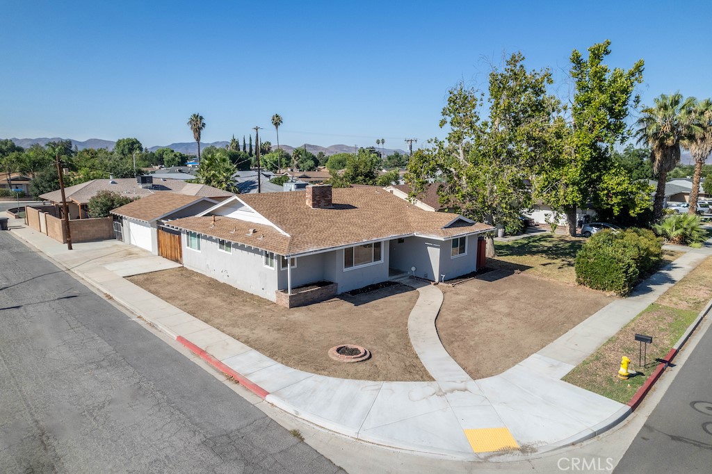 305 W Mayberry Avenue