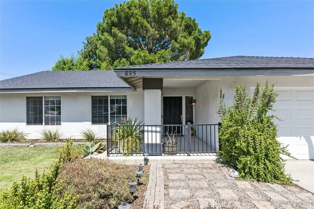 895 W Crestview Street