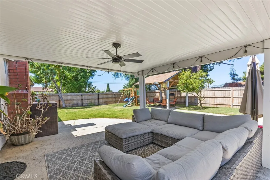 895 W Crestview Street