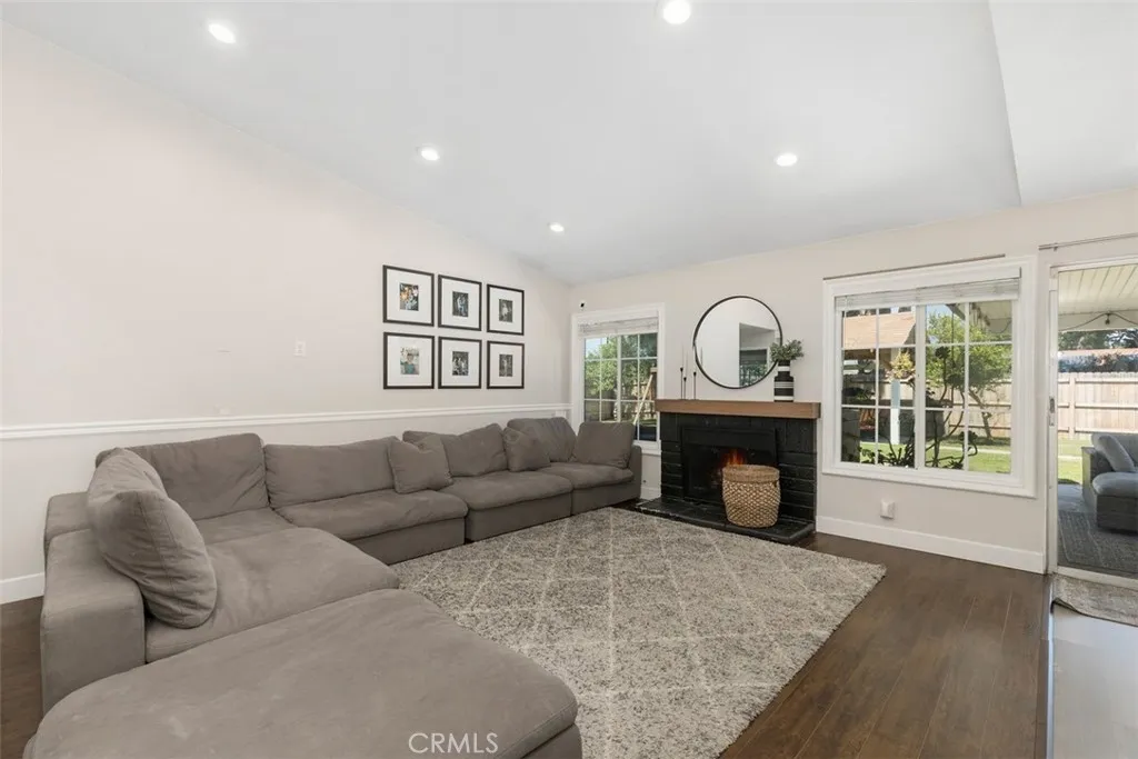 895 W Crestview Street