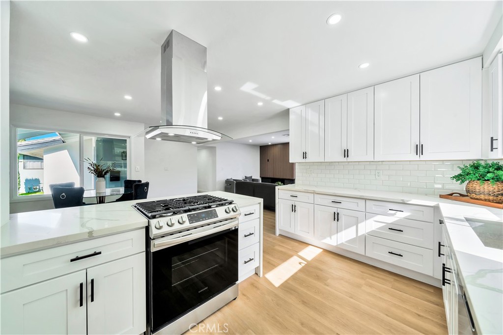 2201 Spinnaker Street