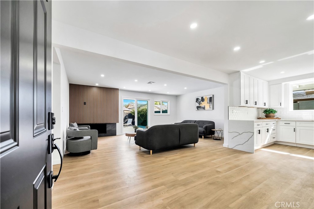 2201 Spinnaker Street