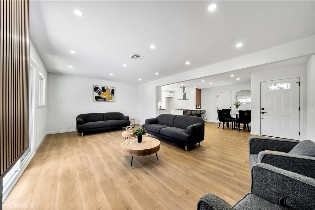 2201 Spinnaker Street