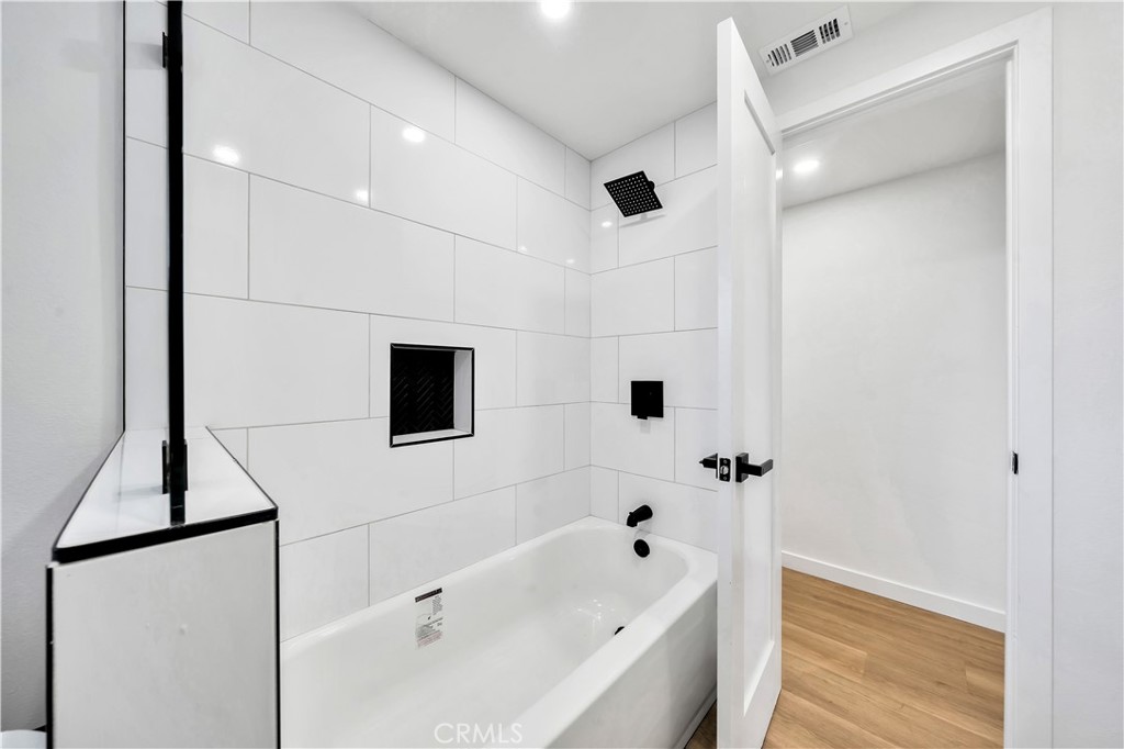 2201 Spinnaker Street