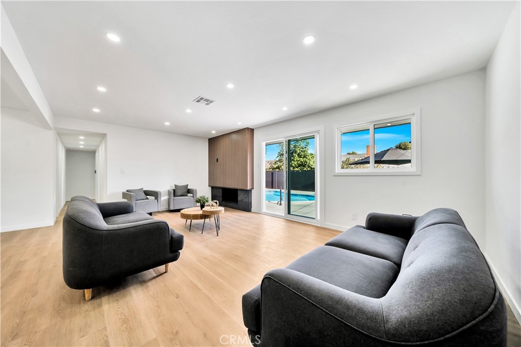 2201 Spinnaker Street