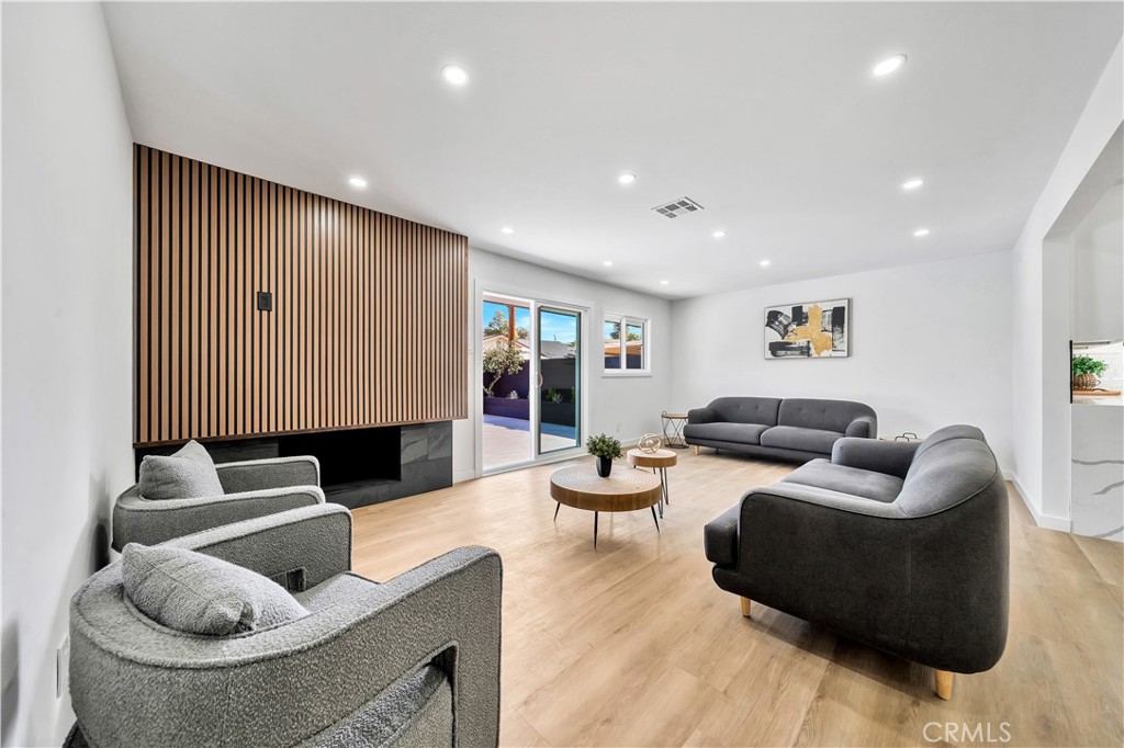 2201 Spinnaker Street