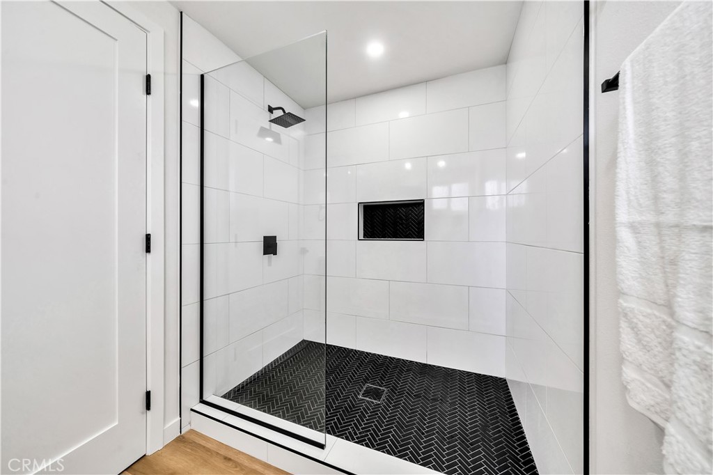 2201 Spinnaker Street