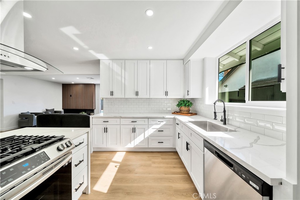 2201 Spinnaker Street