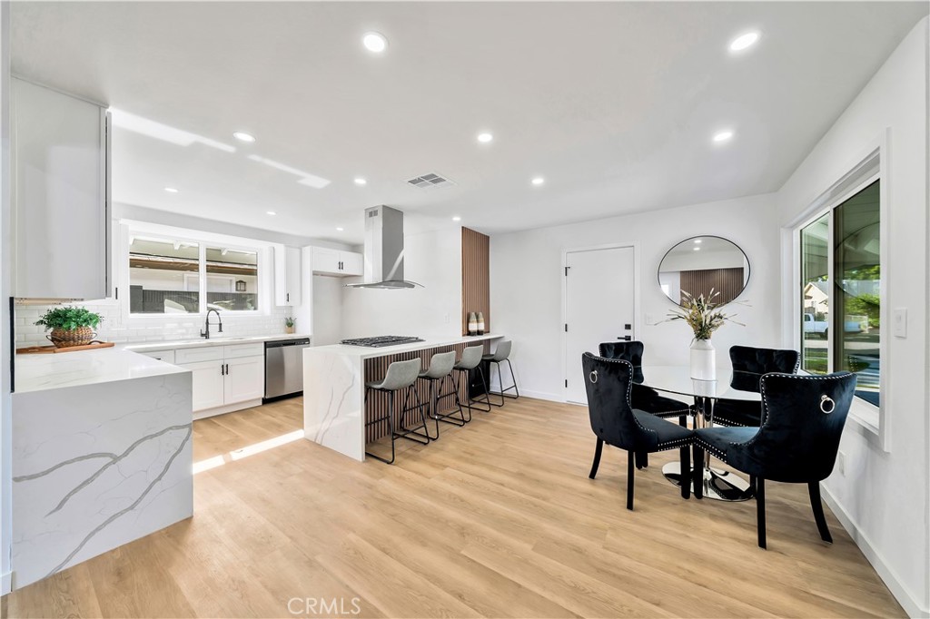 2201 Spinnaker Street