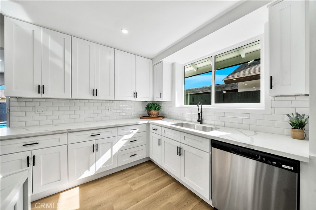 2201 Spinnaker Street