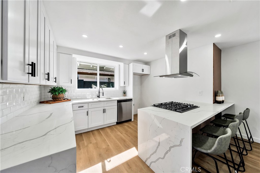 2201 Spinnaker Street