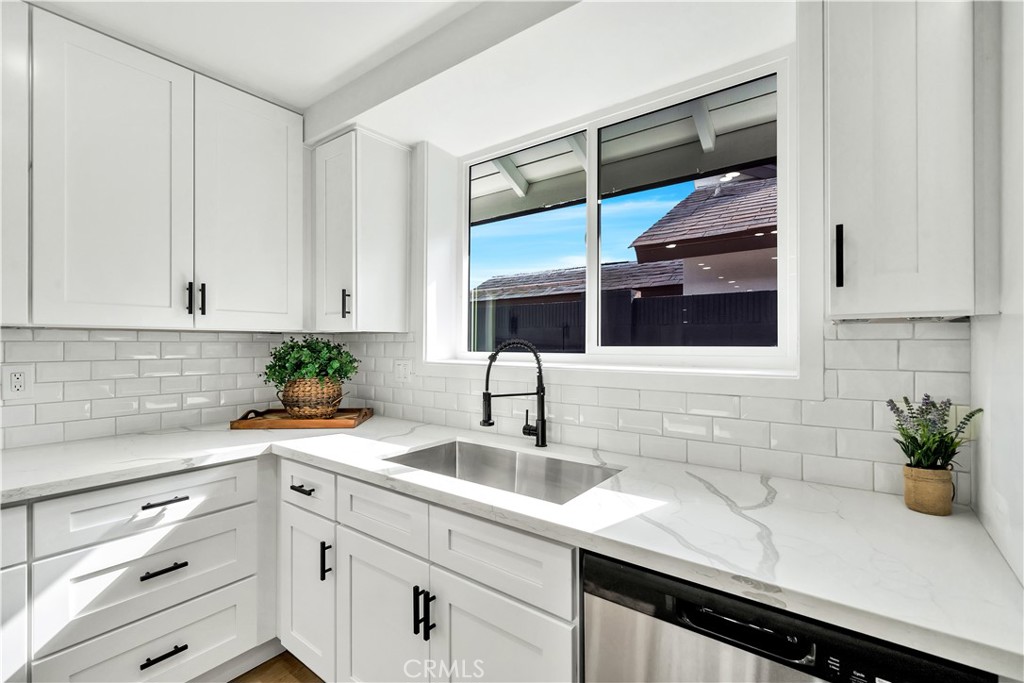 2201 Spinnaker Street