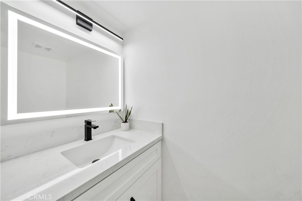 13109 Broken Bit Circle