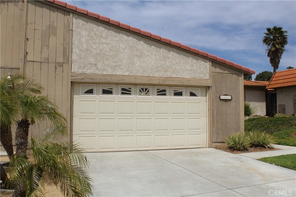 8065 Lakeside