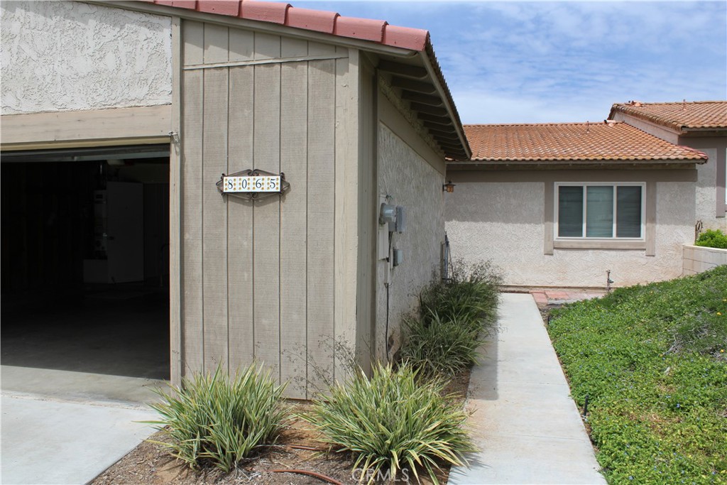 8065 Lakeside
