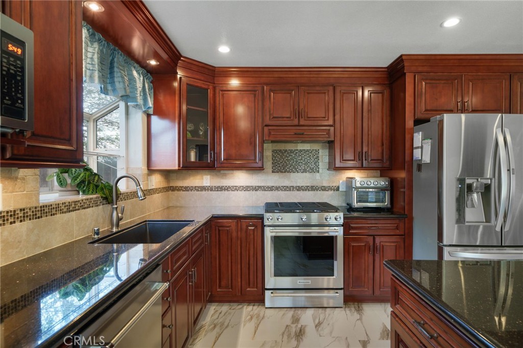 1134 E Deerfield Street