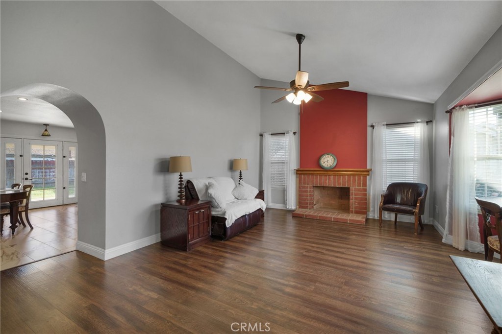 1134 E Deerfield Street