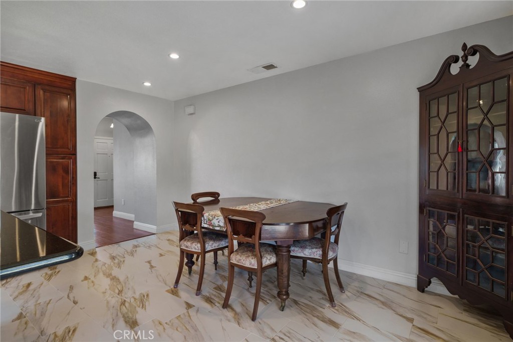 1134 E Deerfield Street