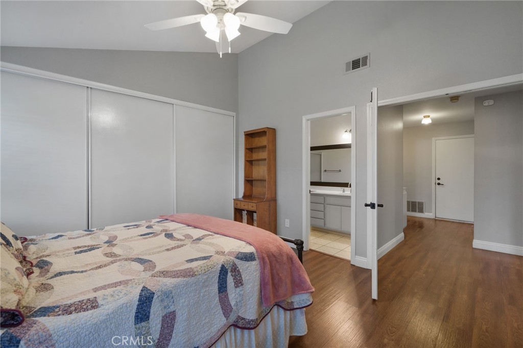 1134 E Deerfield Street