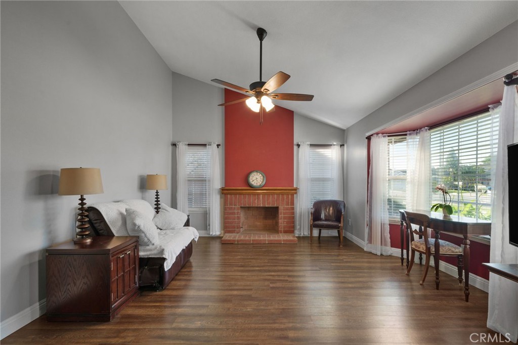 1134 E Deerfield Street