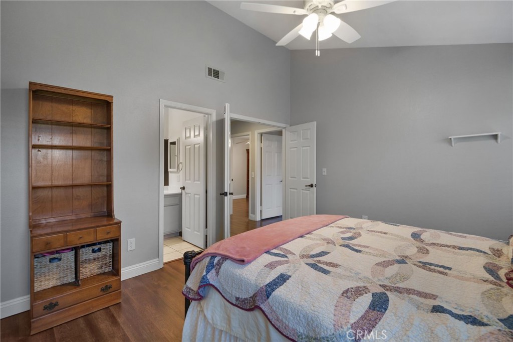 1134 E Deerfield Street