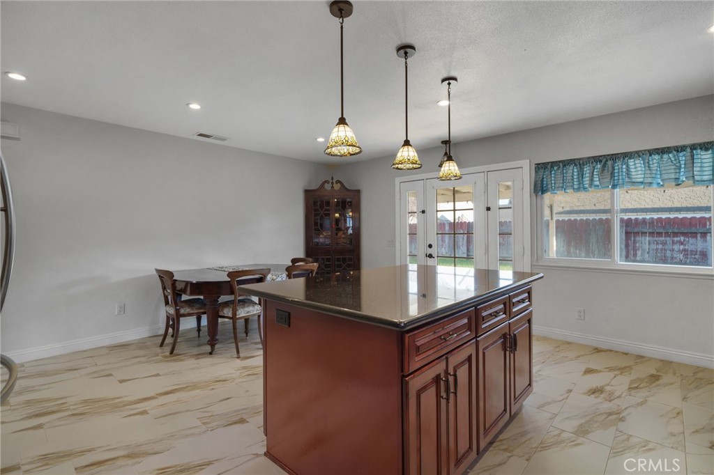 1134 E Deerfield Street