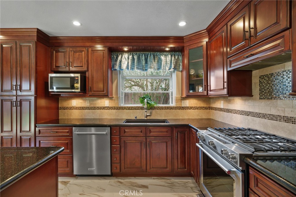 1134 E Deerfield Street