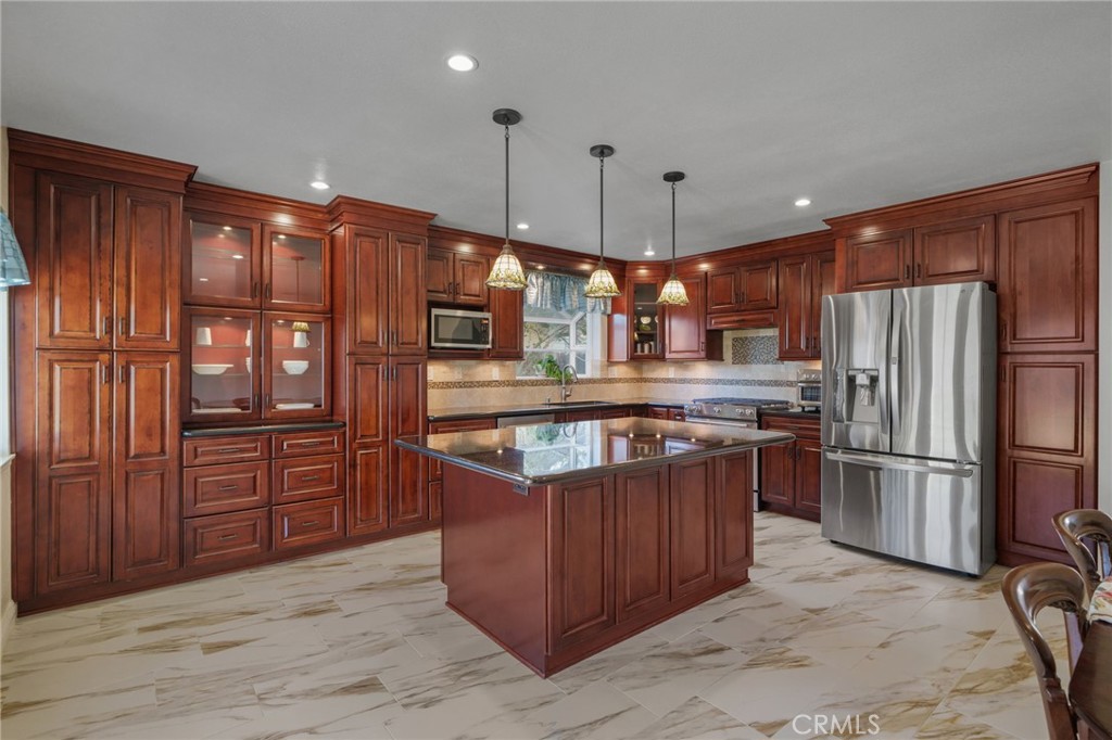 1134 E Deerfield Street