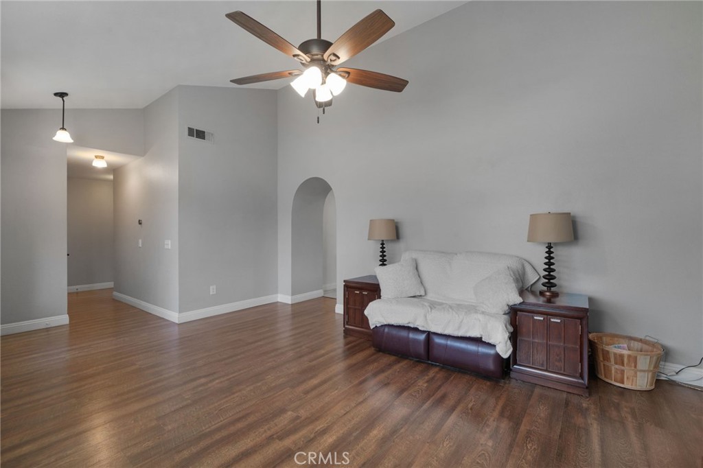 1134 E Deerfield Street