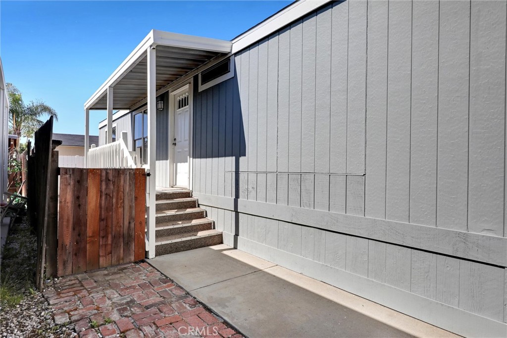 80 E Dawes Street 202