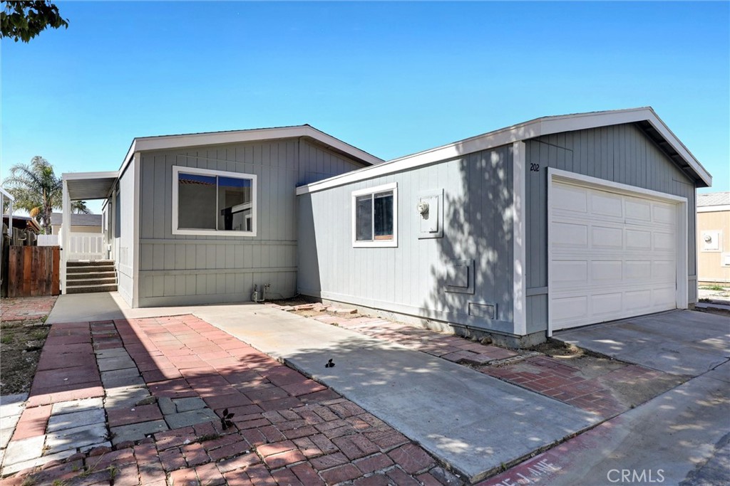 80 E Dawes Street 202
