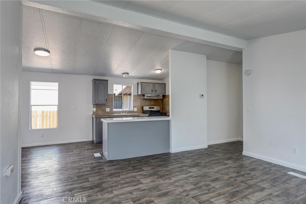 80 E Dawes Street 202