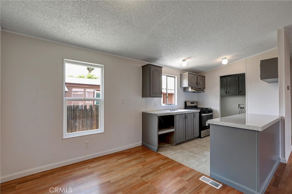 80 E Dawes Street 82