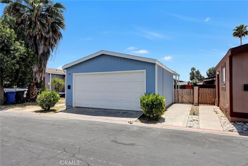 80 E Dawes Street 82