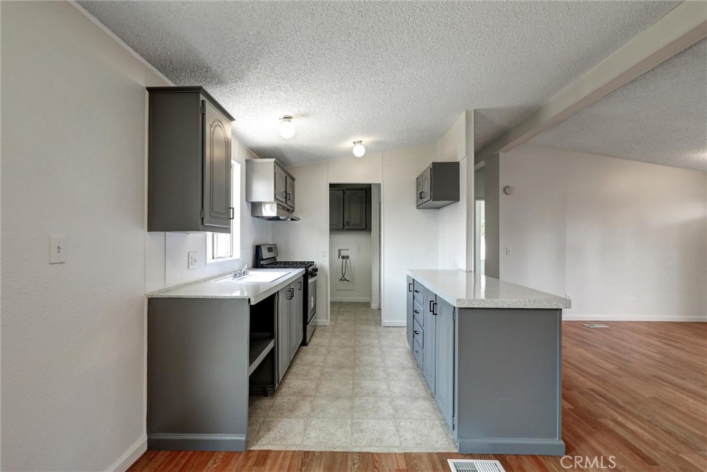 80 E Dawes Street 82