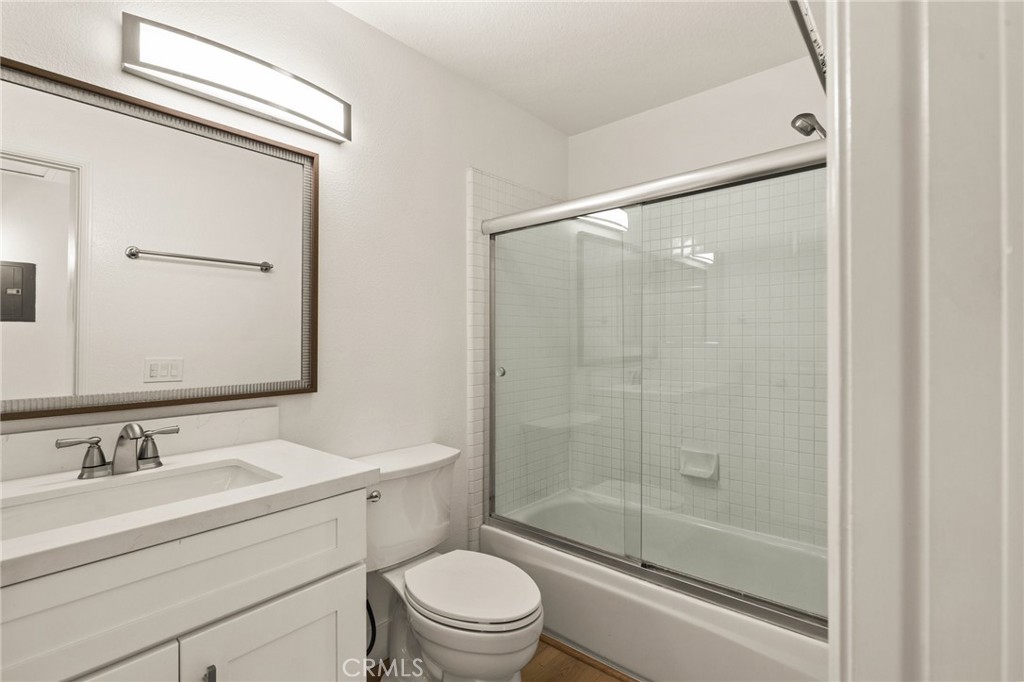 8115 E Oak Ridge Circle