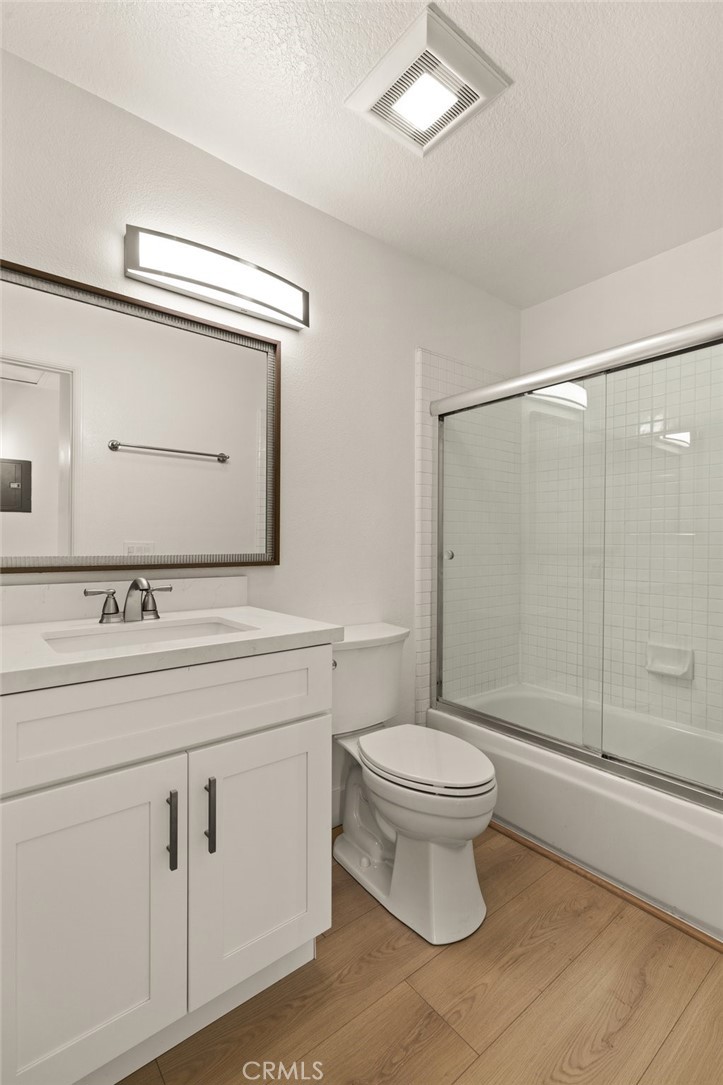 8115 E Oak Ridge Circle