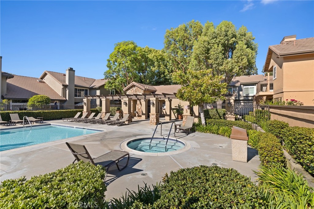 8115 E Oak Ridge Circle