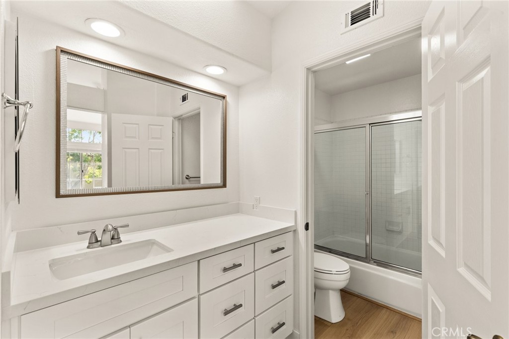 8115 E Oak Ridge Circle