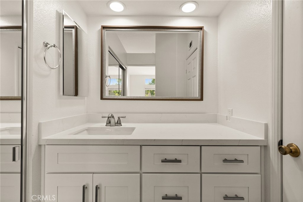 8115 E Oak Ridge Circle