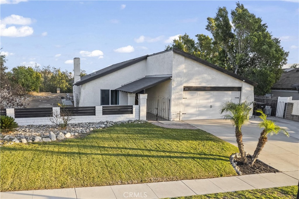 971 Oakdale St.