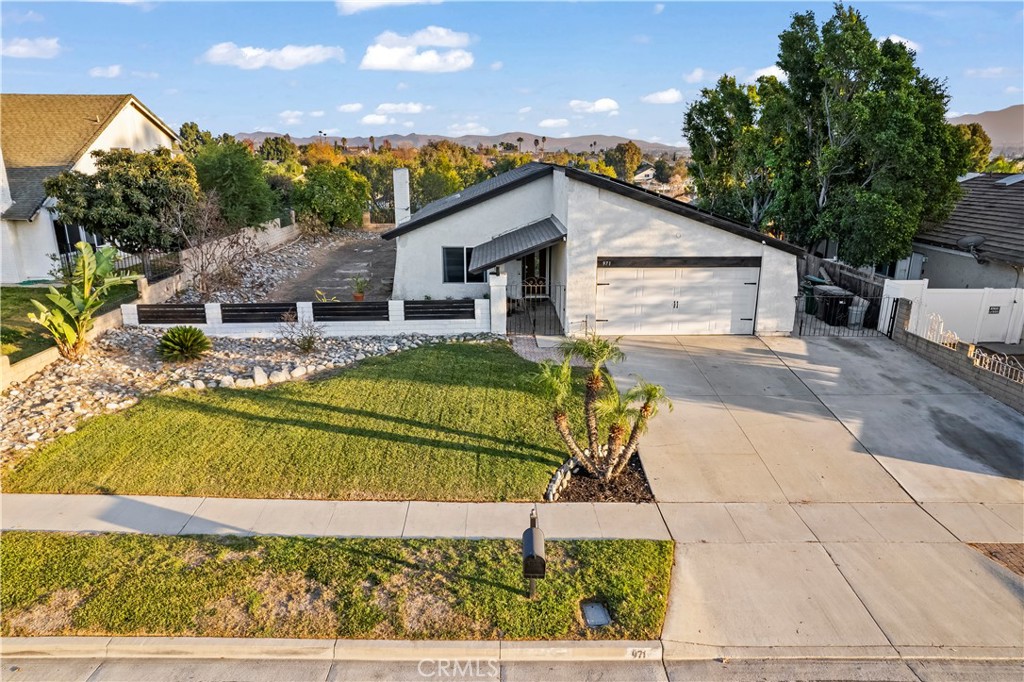 971 Oakdale St.