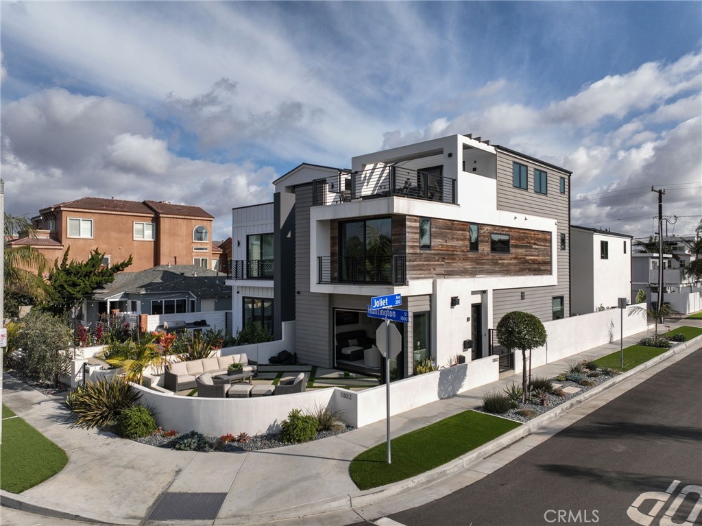 1002 Huntington Street