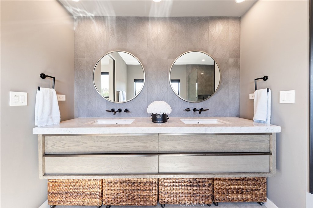 1002 Huntington Street