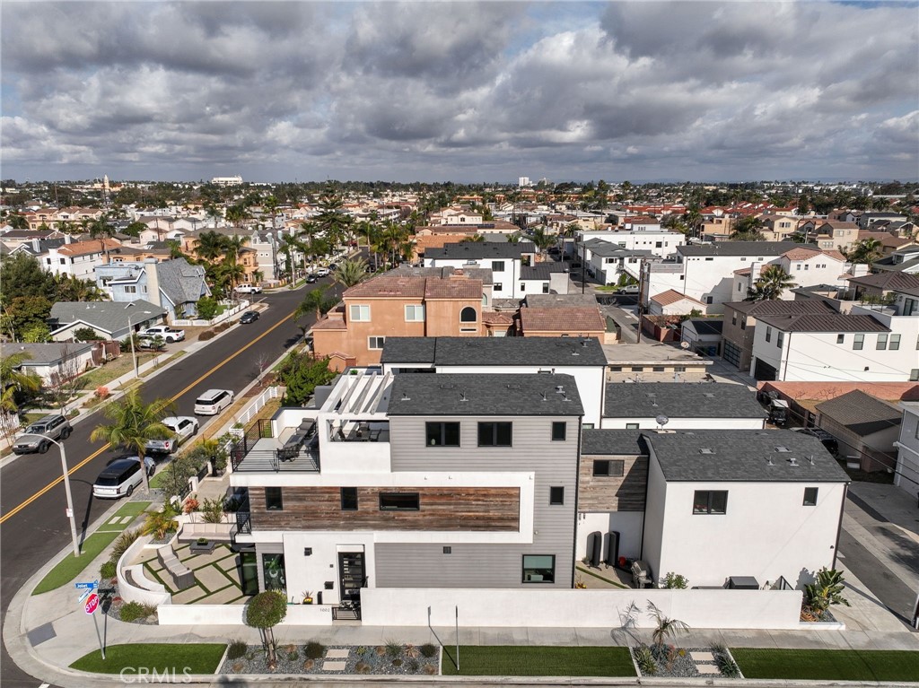 1002 Huntington Street