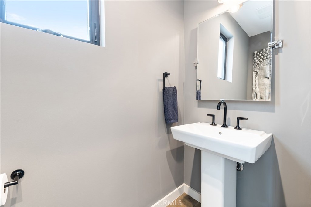 1002 Huntington Street